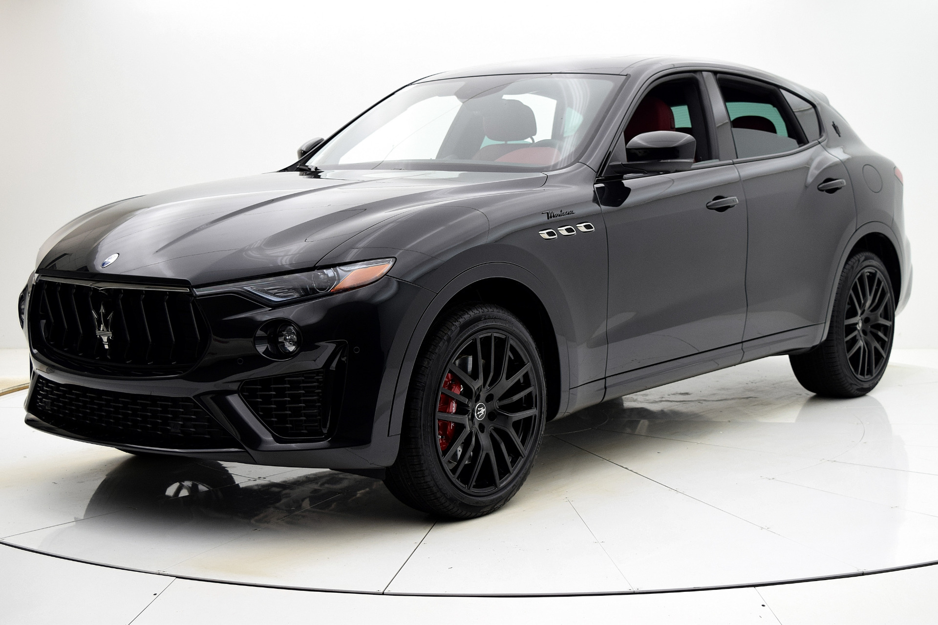 FMV FE70TB黒 New-2022-Maserati-Levante-