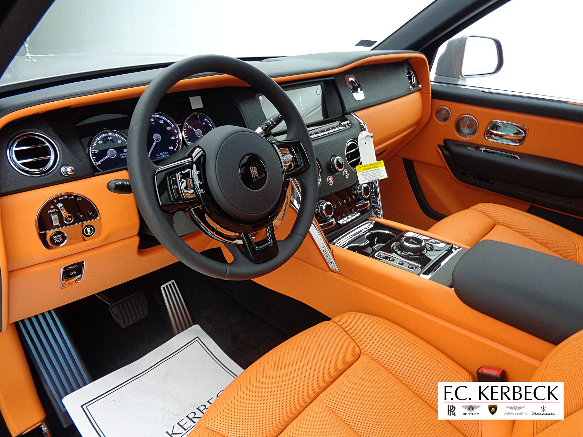 Cặp đôi RollsRoyce có chung nội thất cam Hermes độc đáo tại Việt Nam