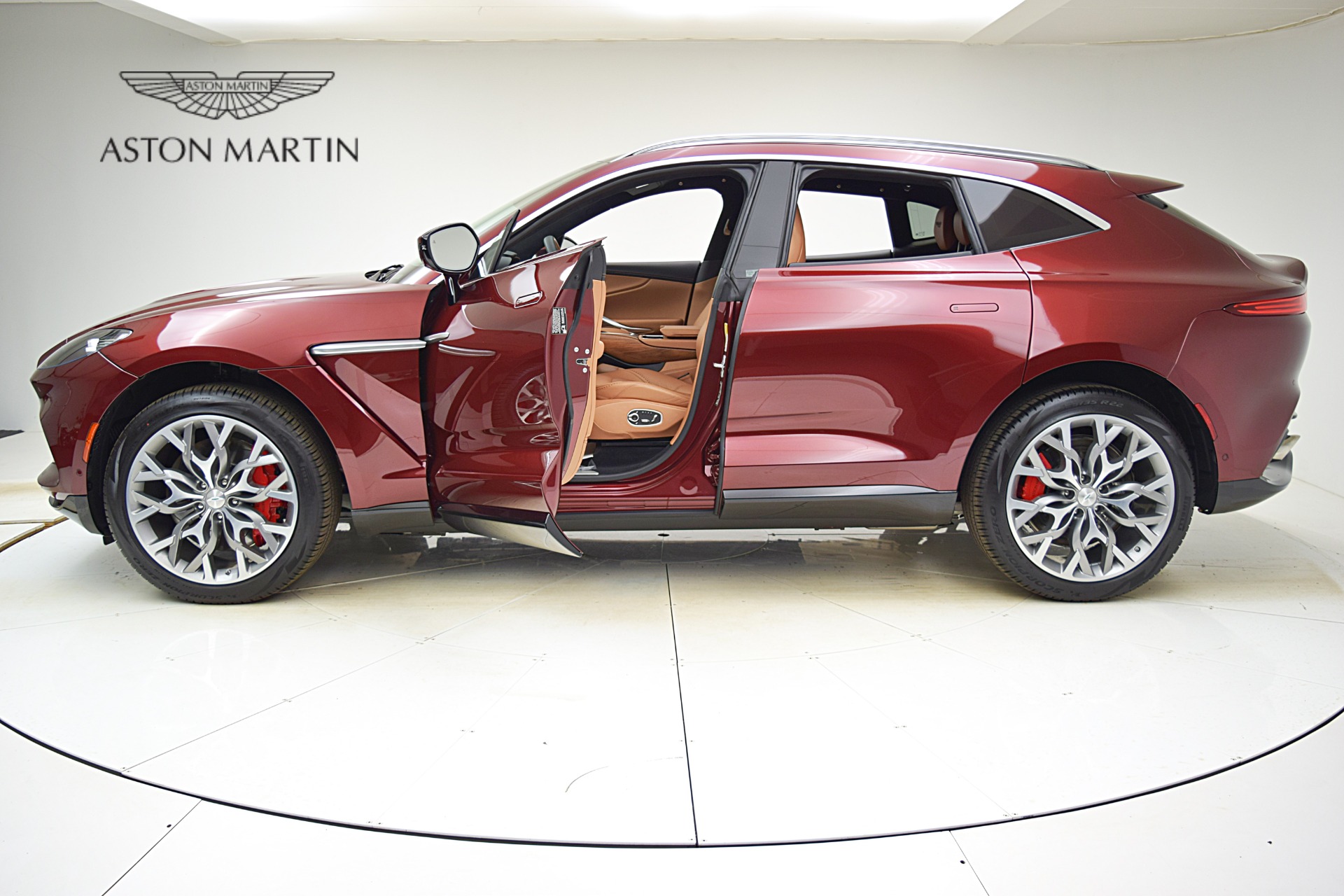 Aston Martin DBX セーフティカー 2021 New 2021 Aston Martin DBX For Sale () | Miller Motorcars