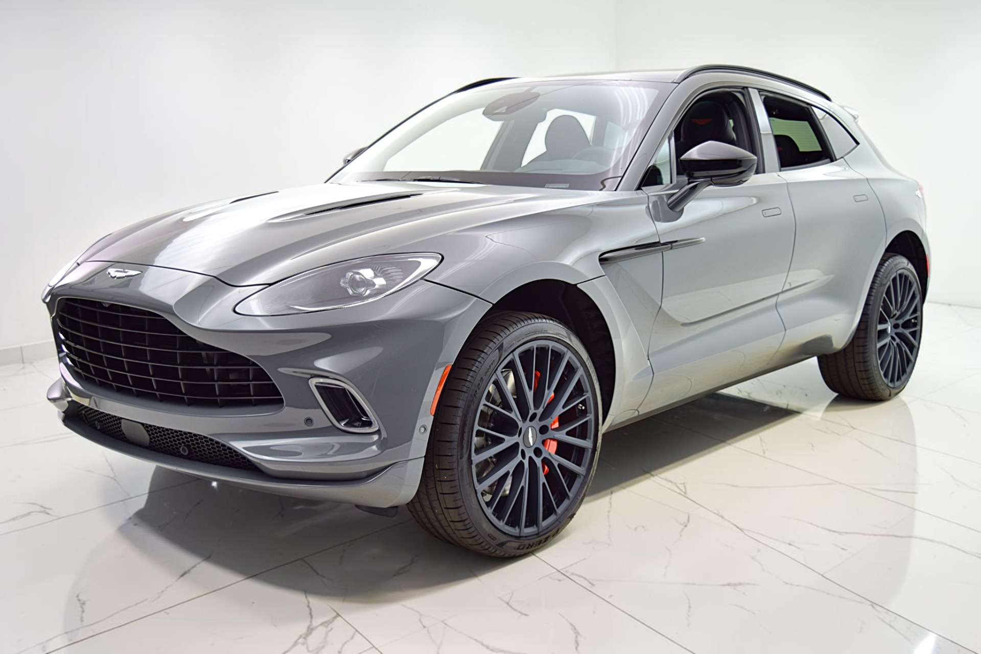2023 Aston Martin DBX 4.0 V8 AWD's photo