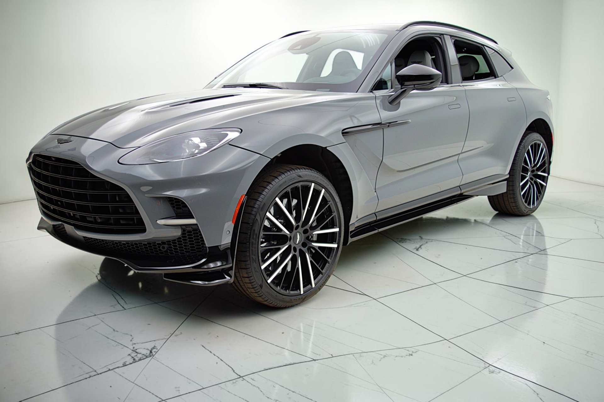 2023 Aston Martin DBX 4.0 V8 707 AWD's photo