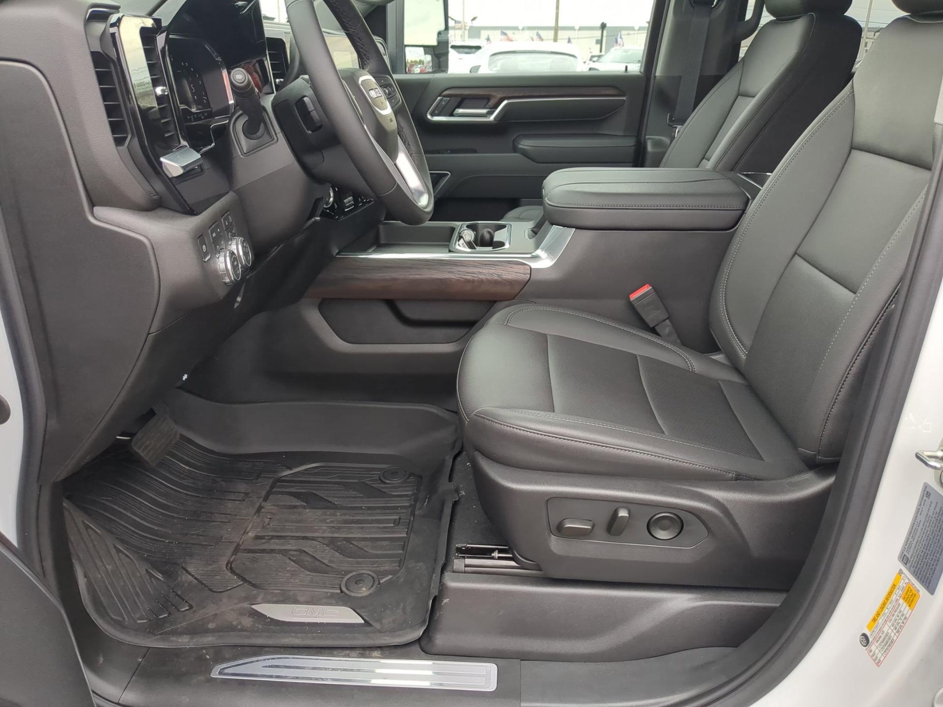 2025 GMC Sierra 2500HD SLT - Photo 17