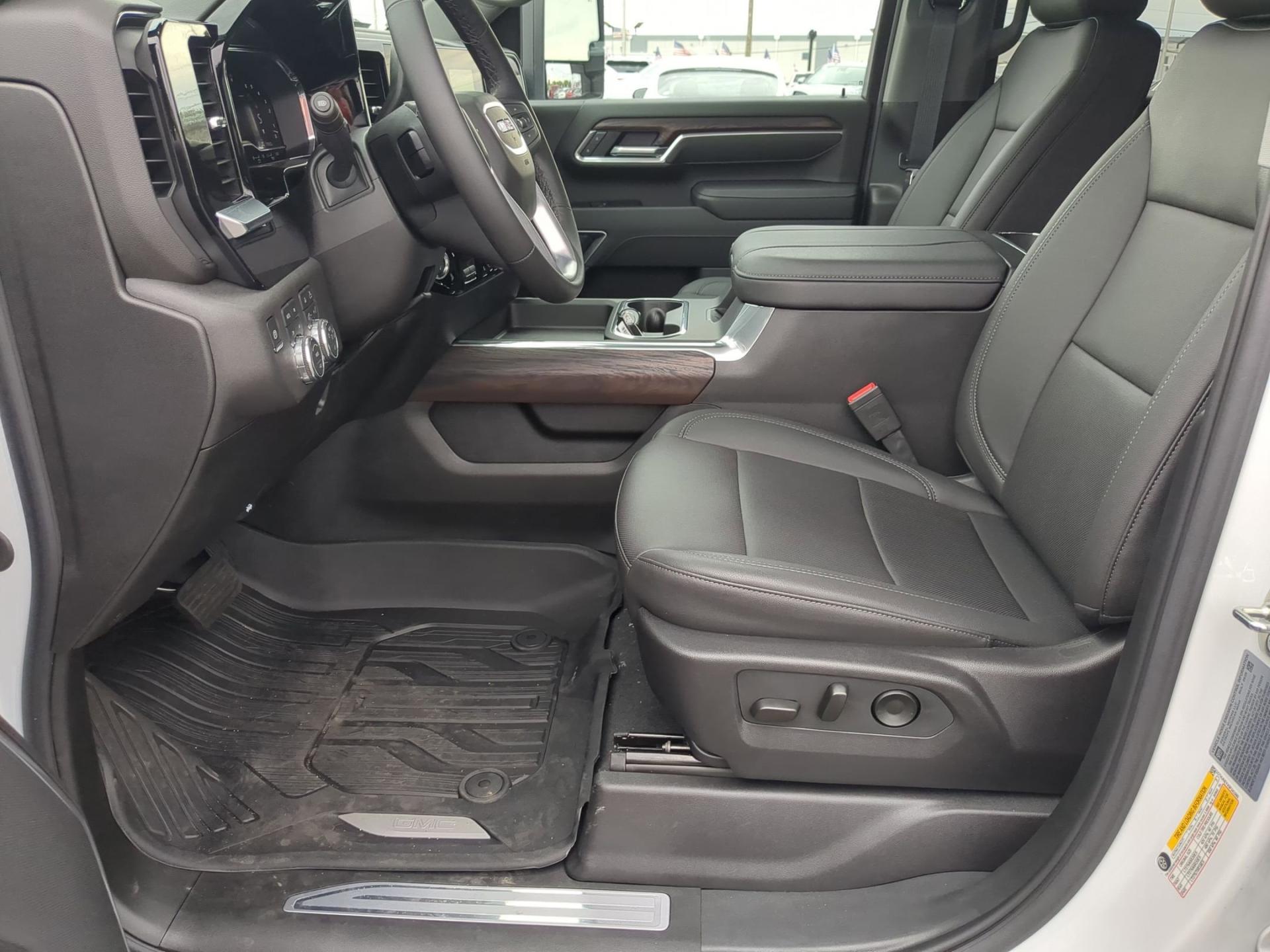 2025 GMC Sierra 2500HD SLT - Photo 17