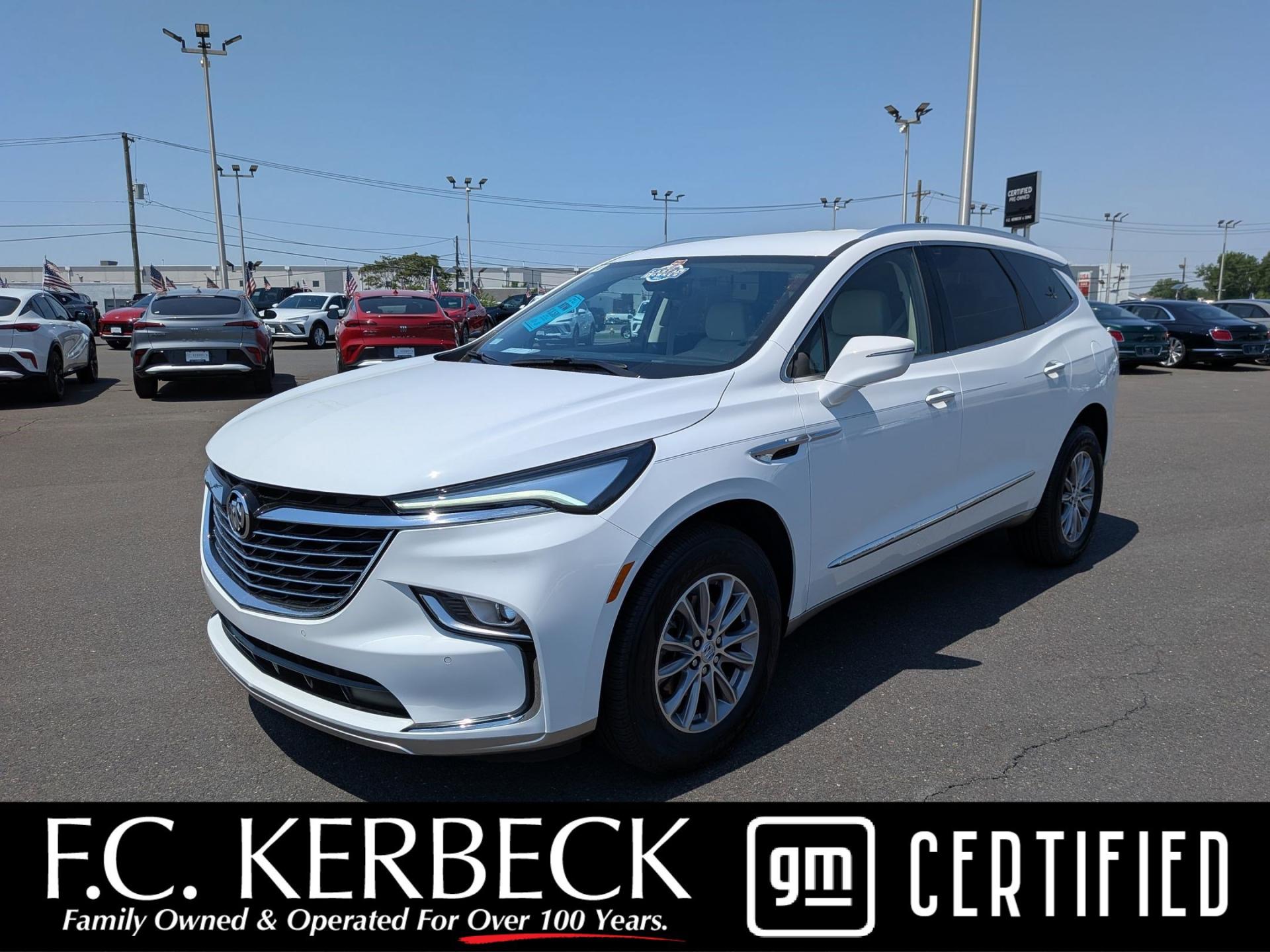 2023 Buick Enclave Essence's photo