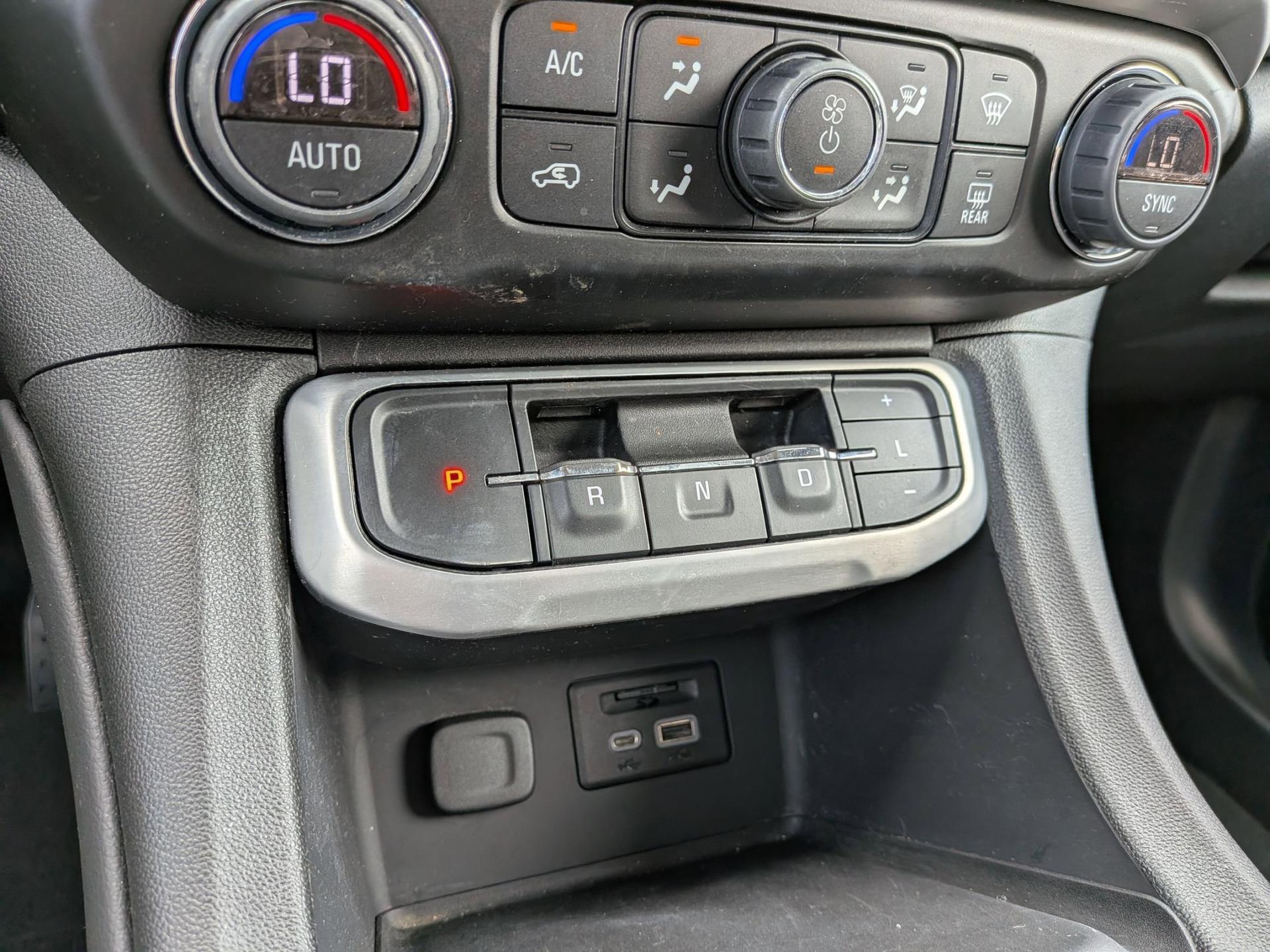 2023 GMC Acadia SLT - Photo 12