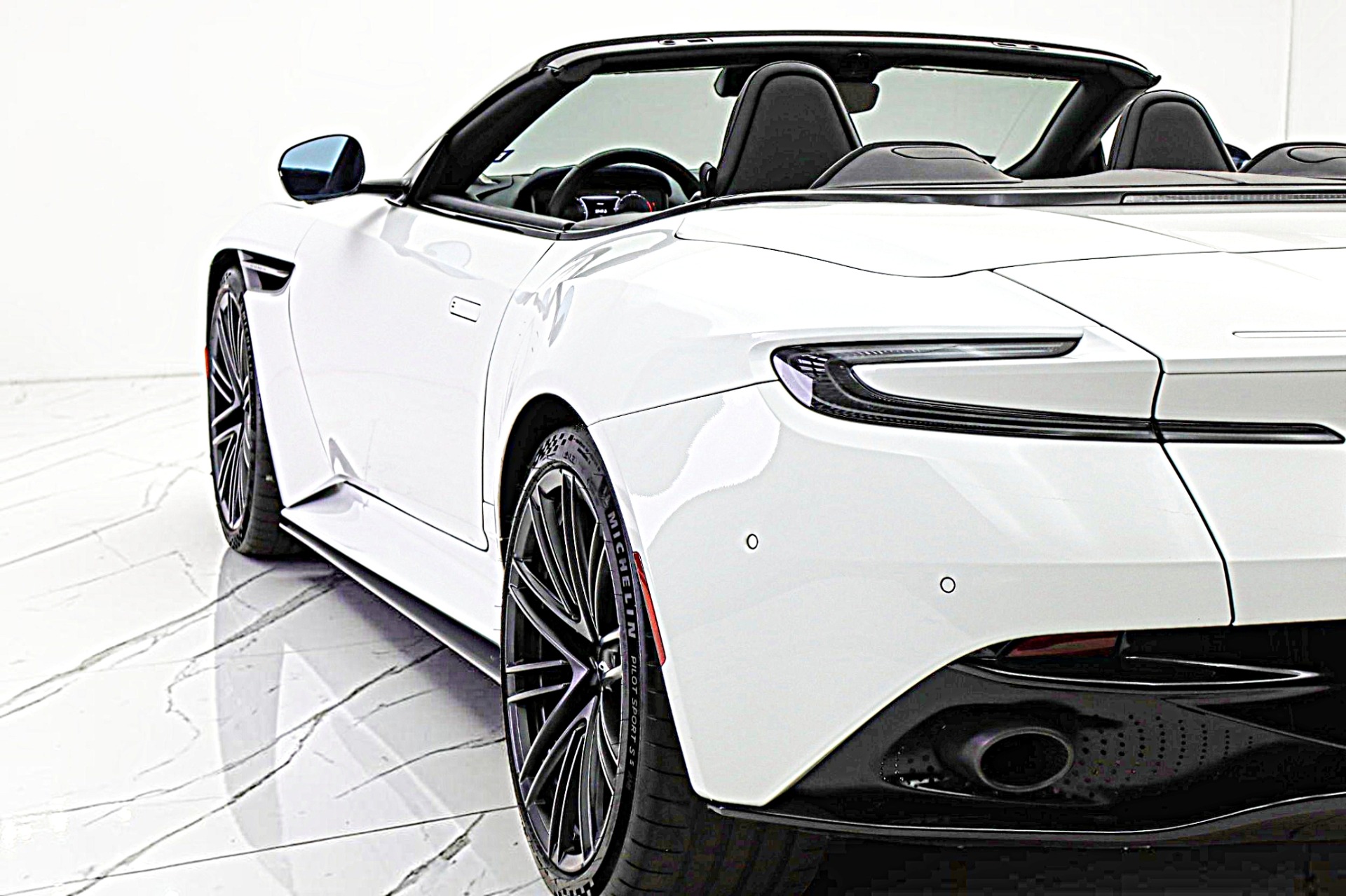 2024 Aston Martin DB12 Base - Photo 10