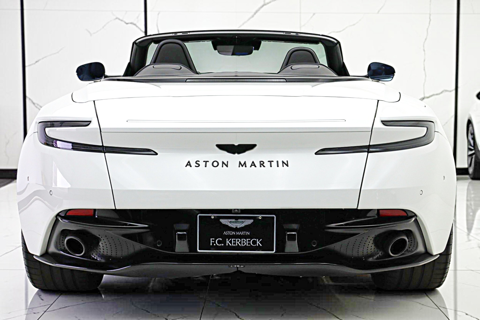 2024 Aston Martin DB12 Base - Photo 11