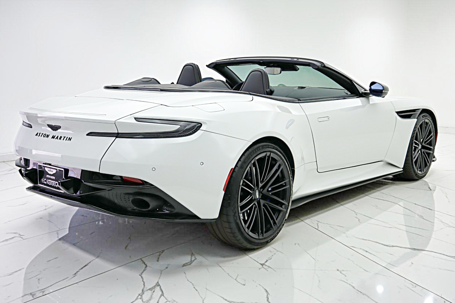 2024 Aston Martin DB12 Base - Photo 14