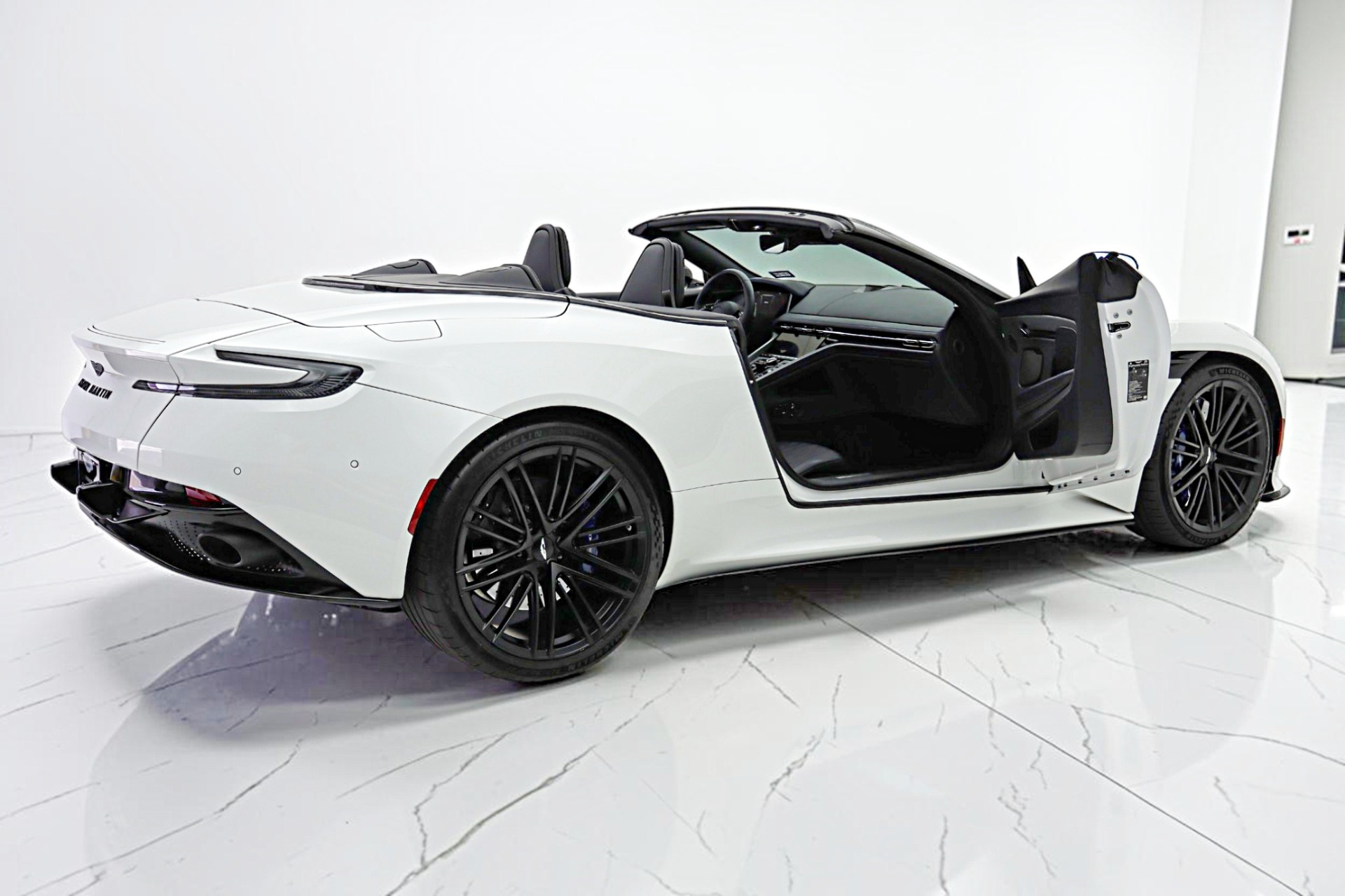 2024 Aston Martin DB12 Base - Photo 15