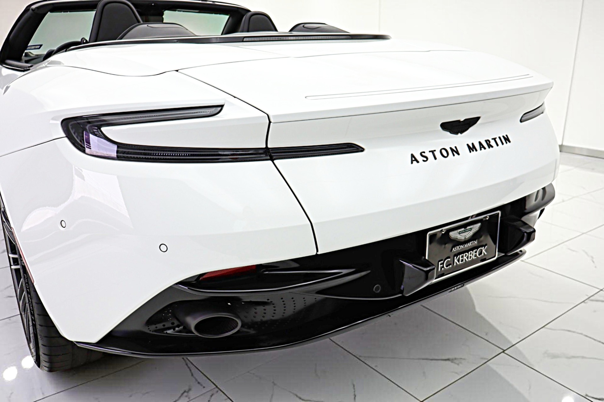 2024 Aston Martin DB12 Base - Photo 17