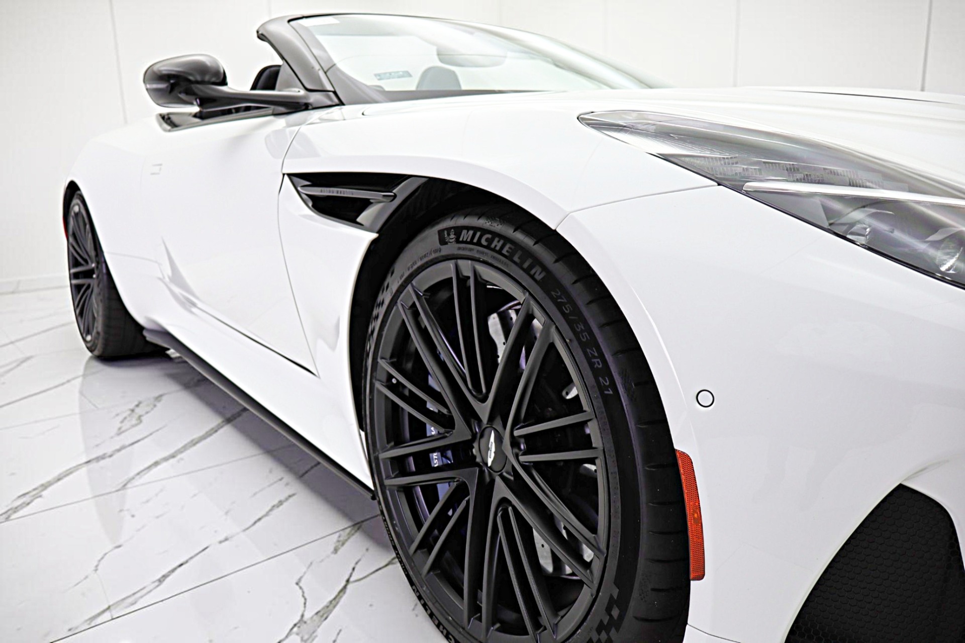 2024 Aston Martin DB12 Base - Photo 18