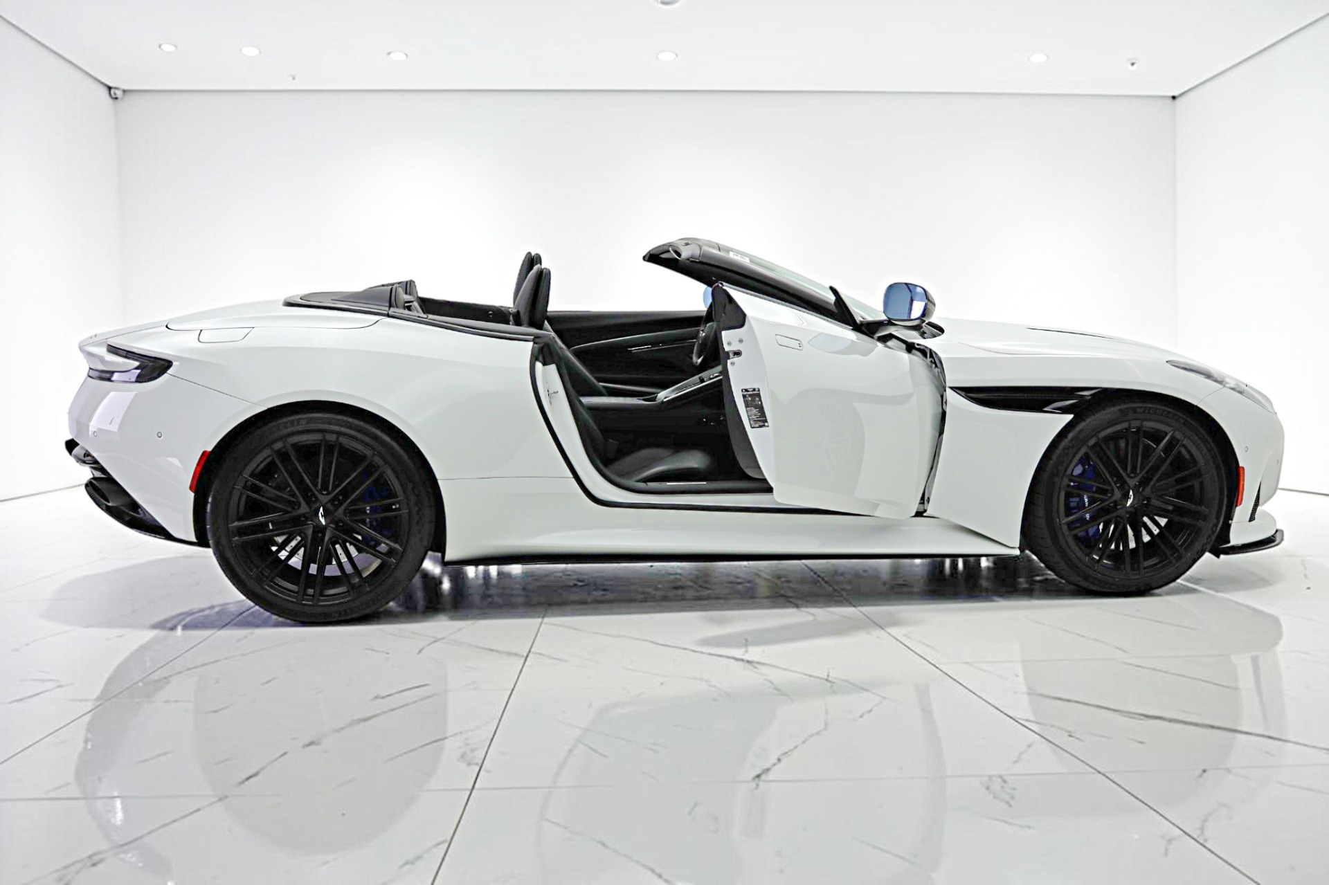 2024 Aston Martin DB12 Base - Photo 20