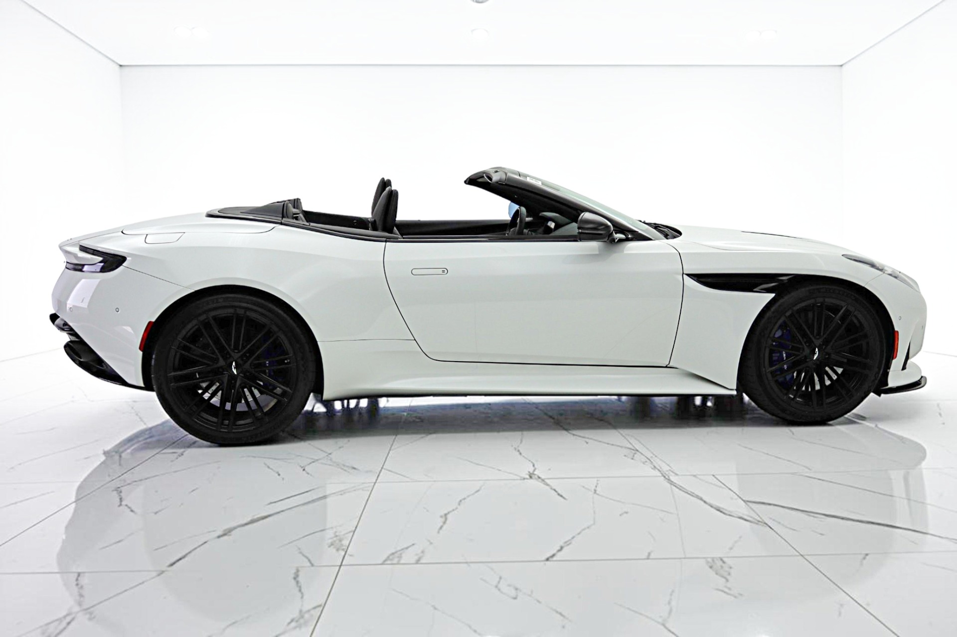 2024 Aston Martin DB12 Base - Photo 22