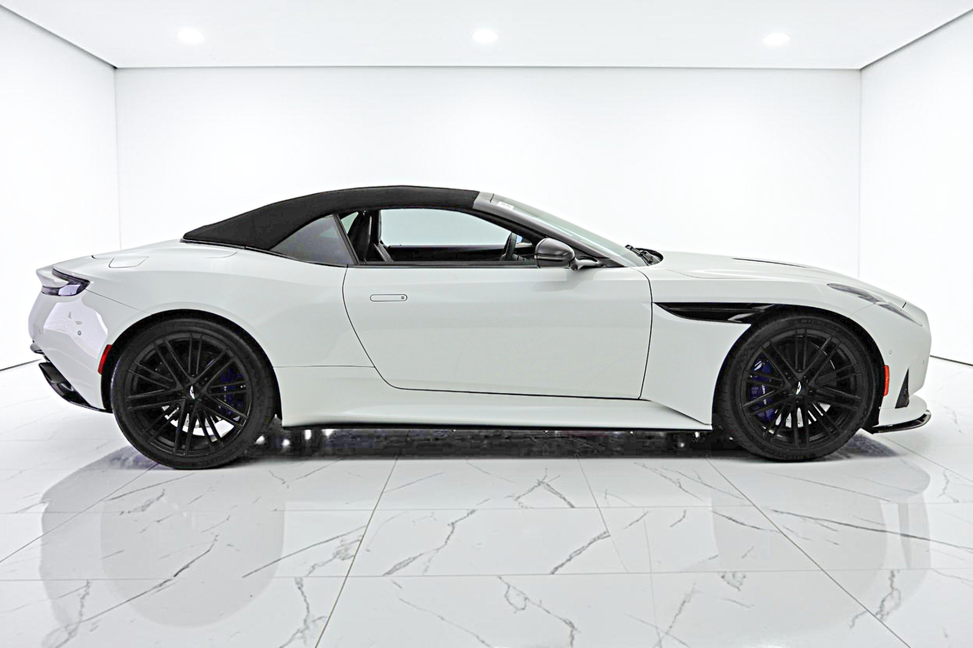 2024 Aston Martin DB12 Base - Photo 30