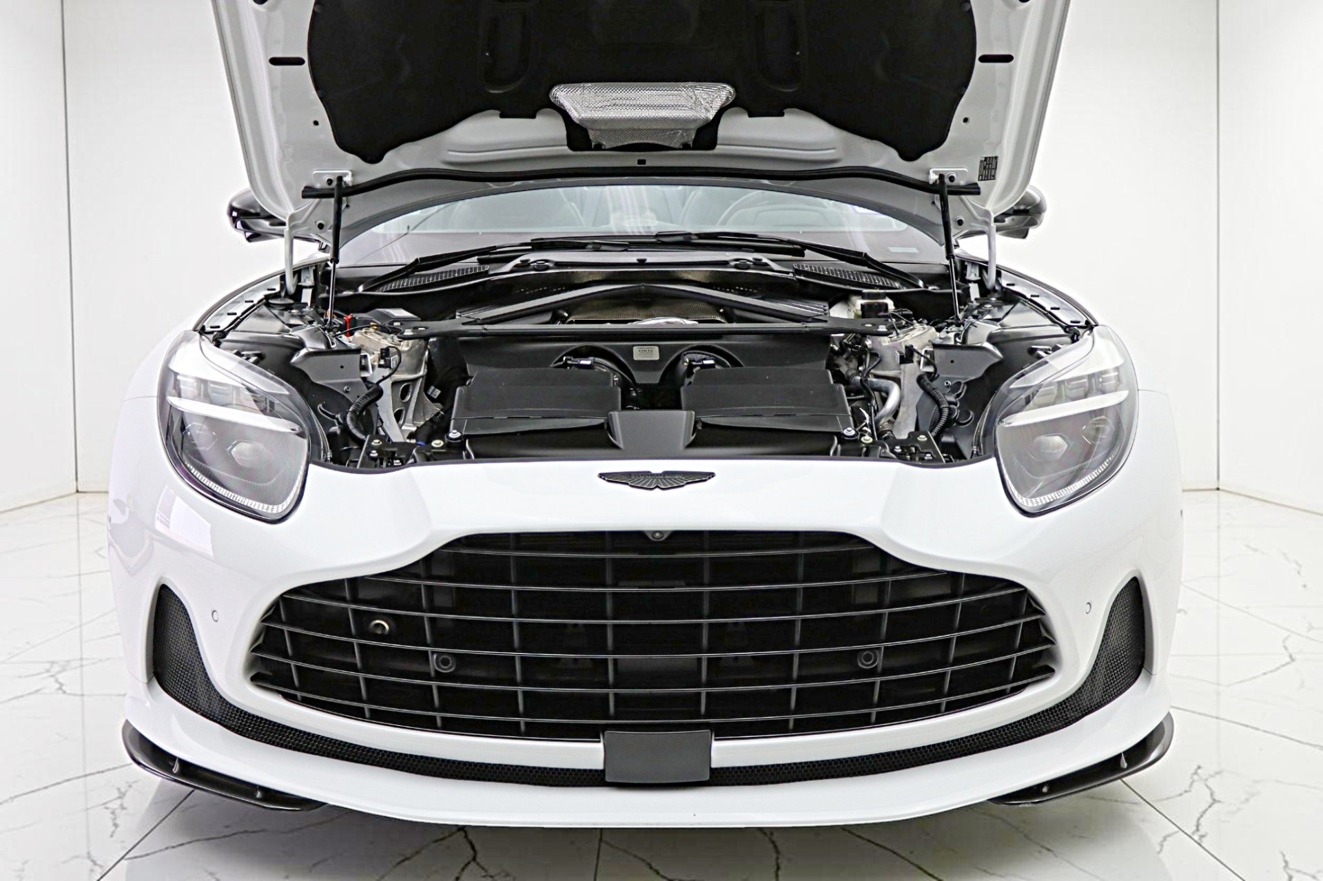 2024 Aston Martin DB12 Base - Photo 34