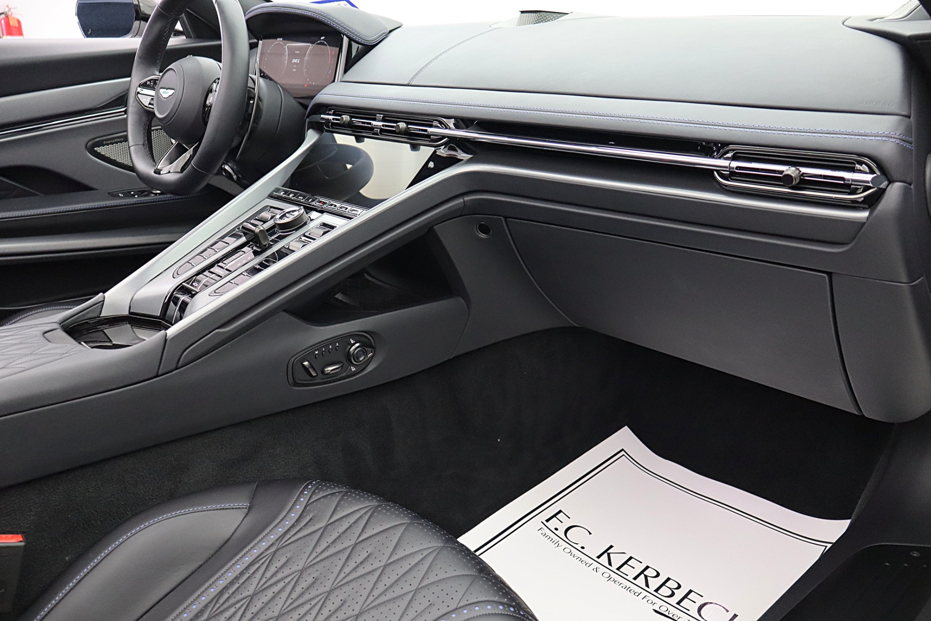 2024 Aston Martin DB12 Base - Photo 40