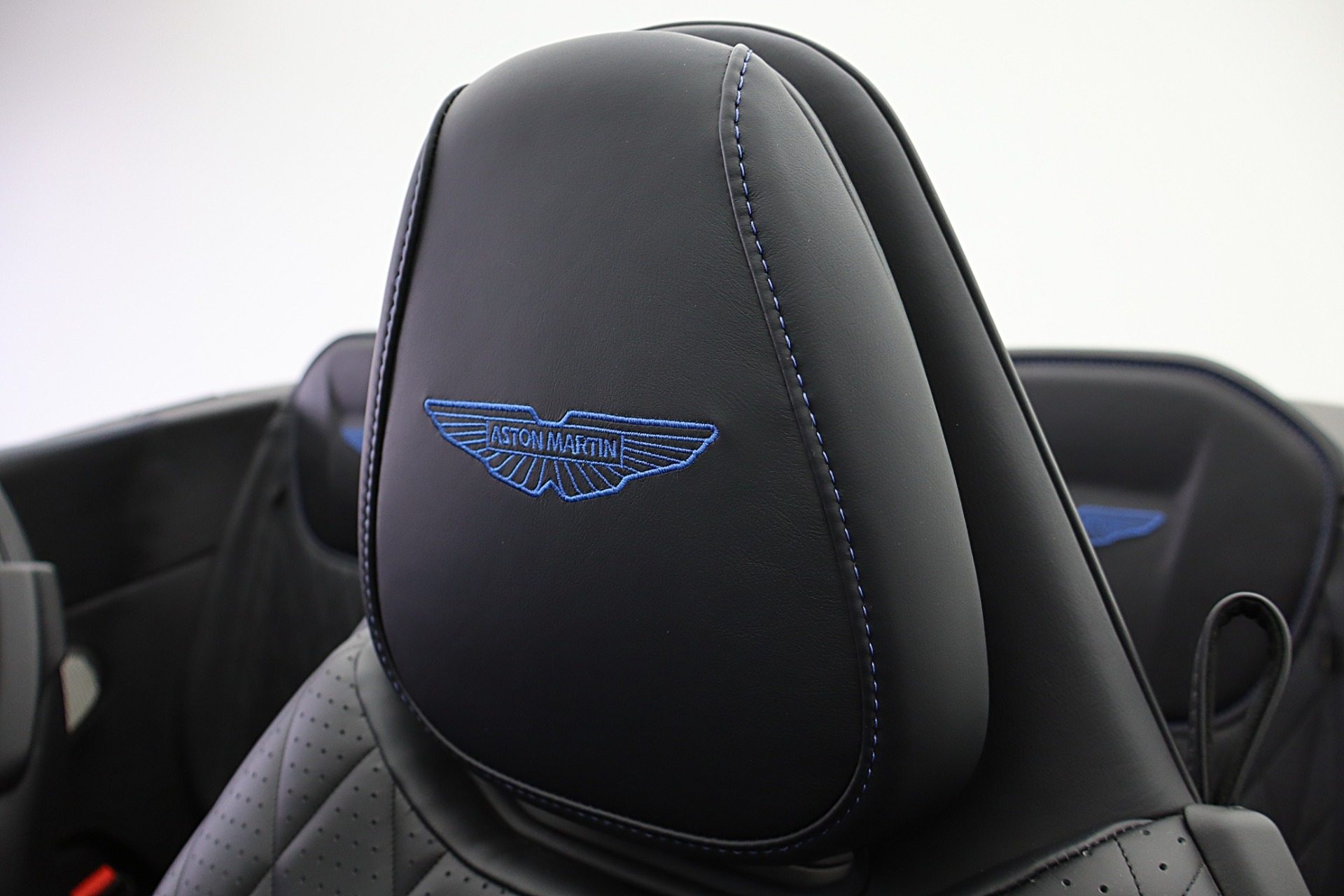 2024 Aston Martin DB12 Base - Photo 42