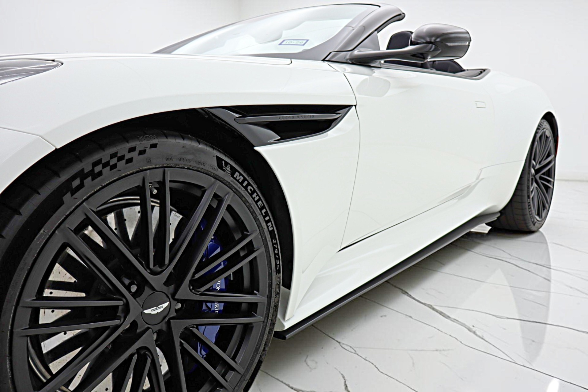 2024 Aston Martin DB12 Base - Photo 8