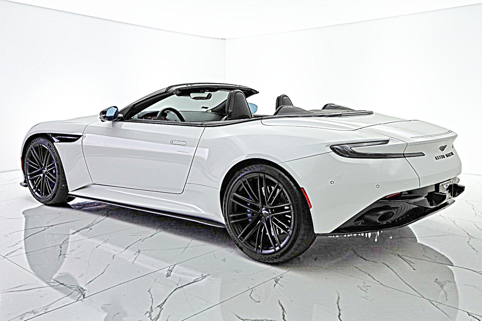 2024 Aston Martin DB12 Base - Photo 9