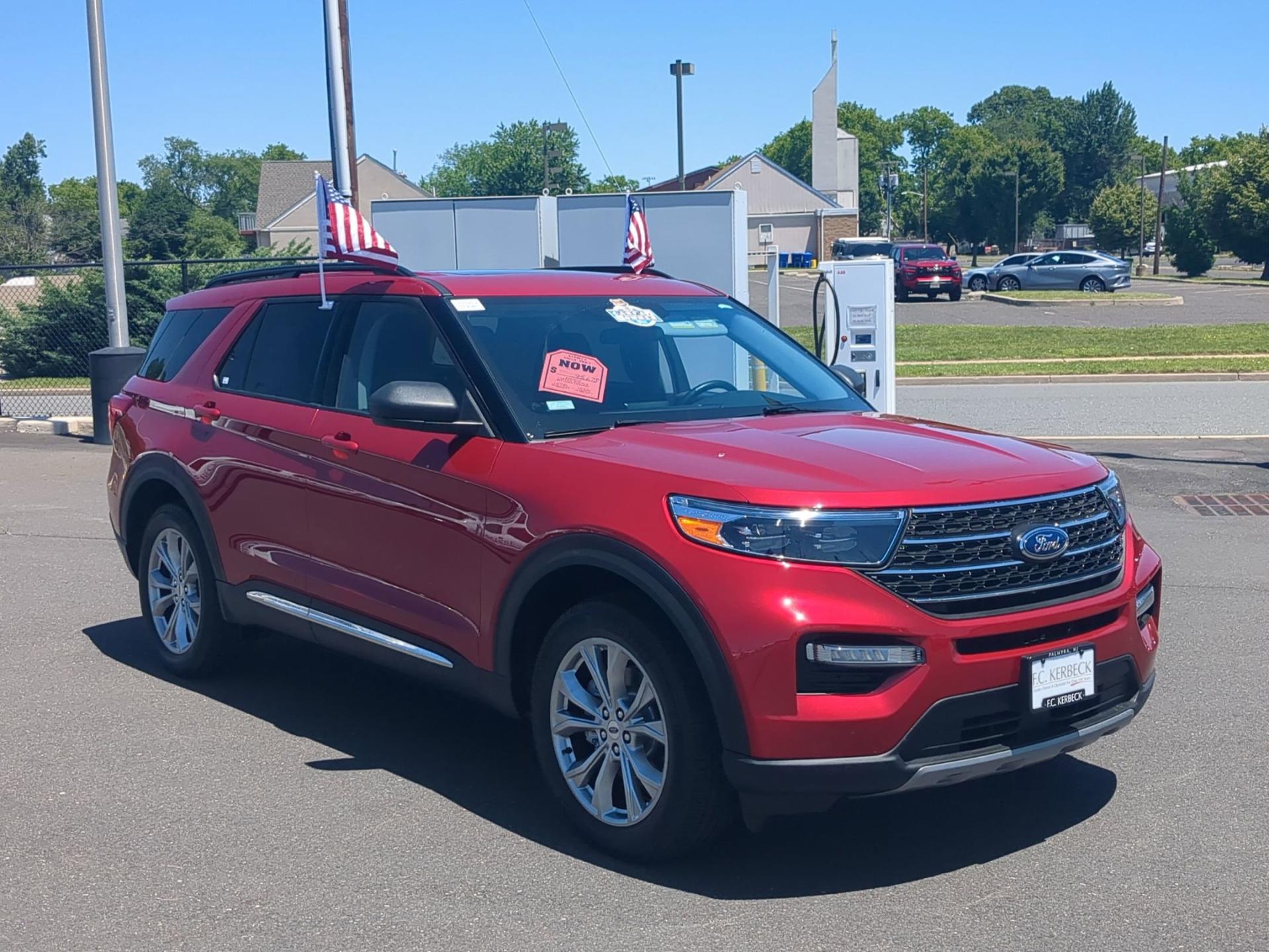 2023 Ford Explorer XLT - Photo 2
