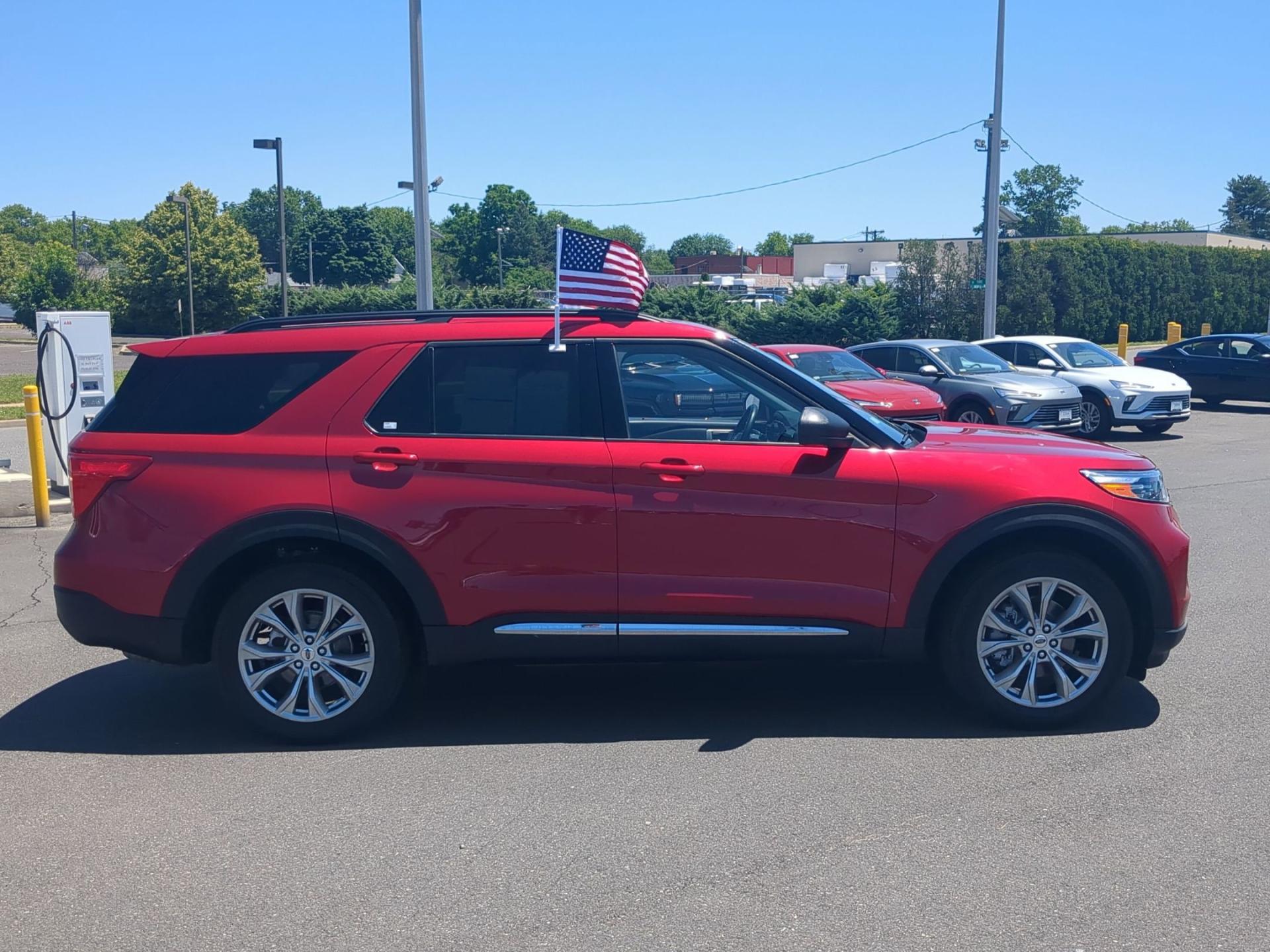 2023 Ford Explorer XLT - Photo 8