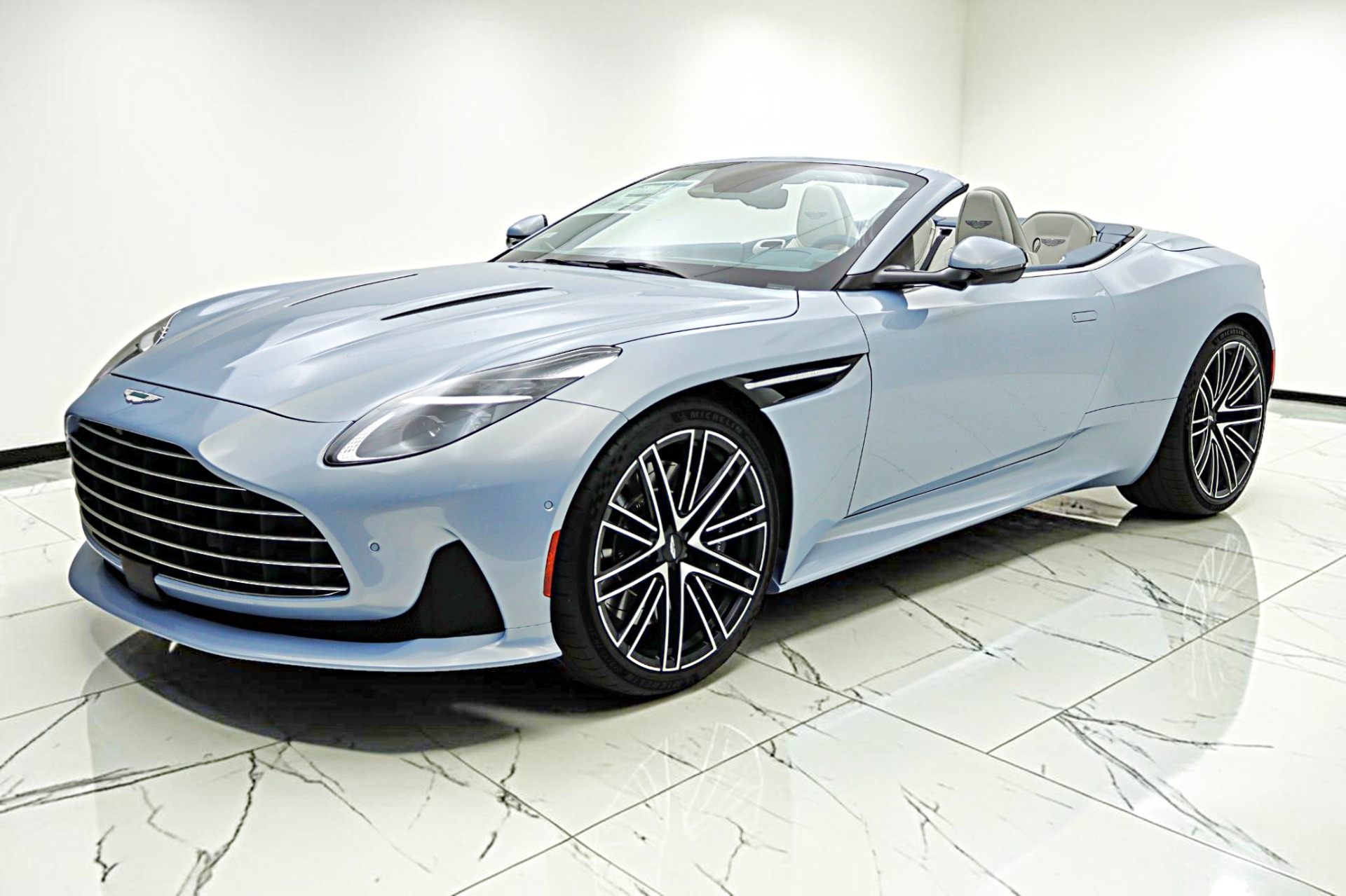 2026 Aston Martin DB12 Volante's photo