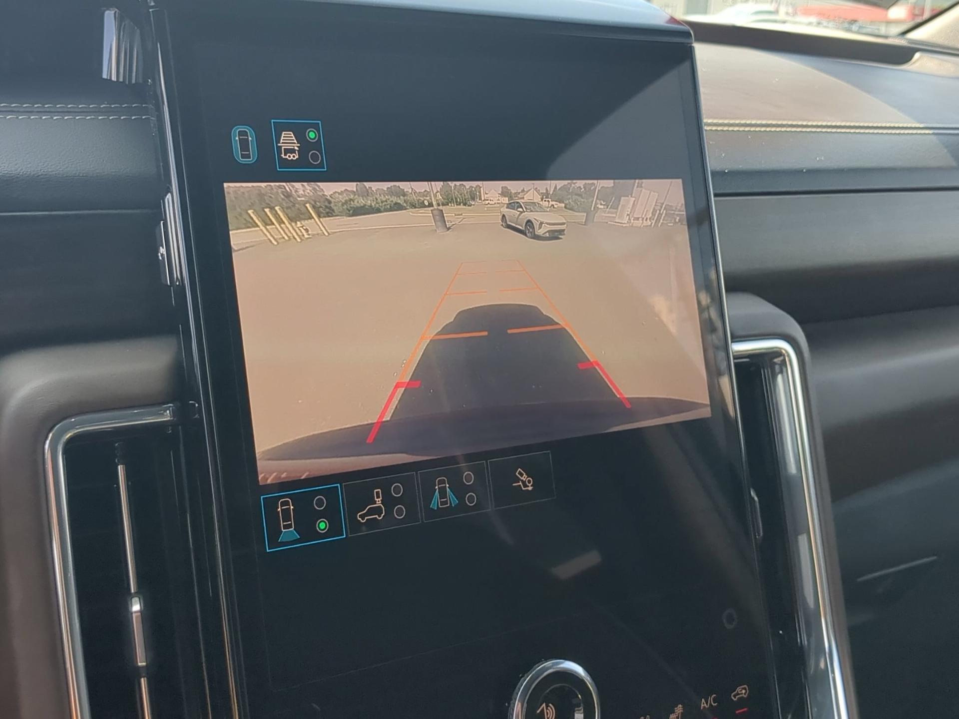 2025 GMC Yukon XL Denali Ultimate - Photo 14