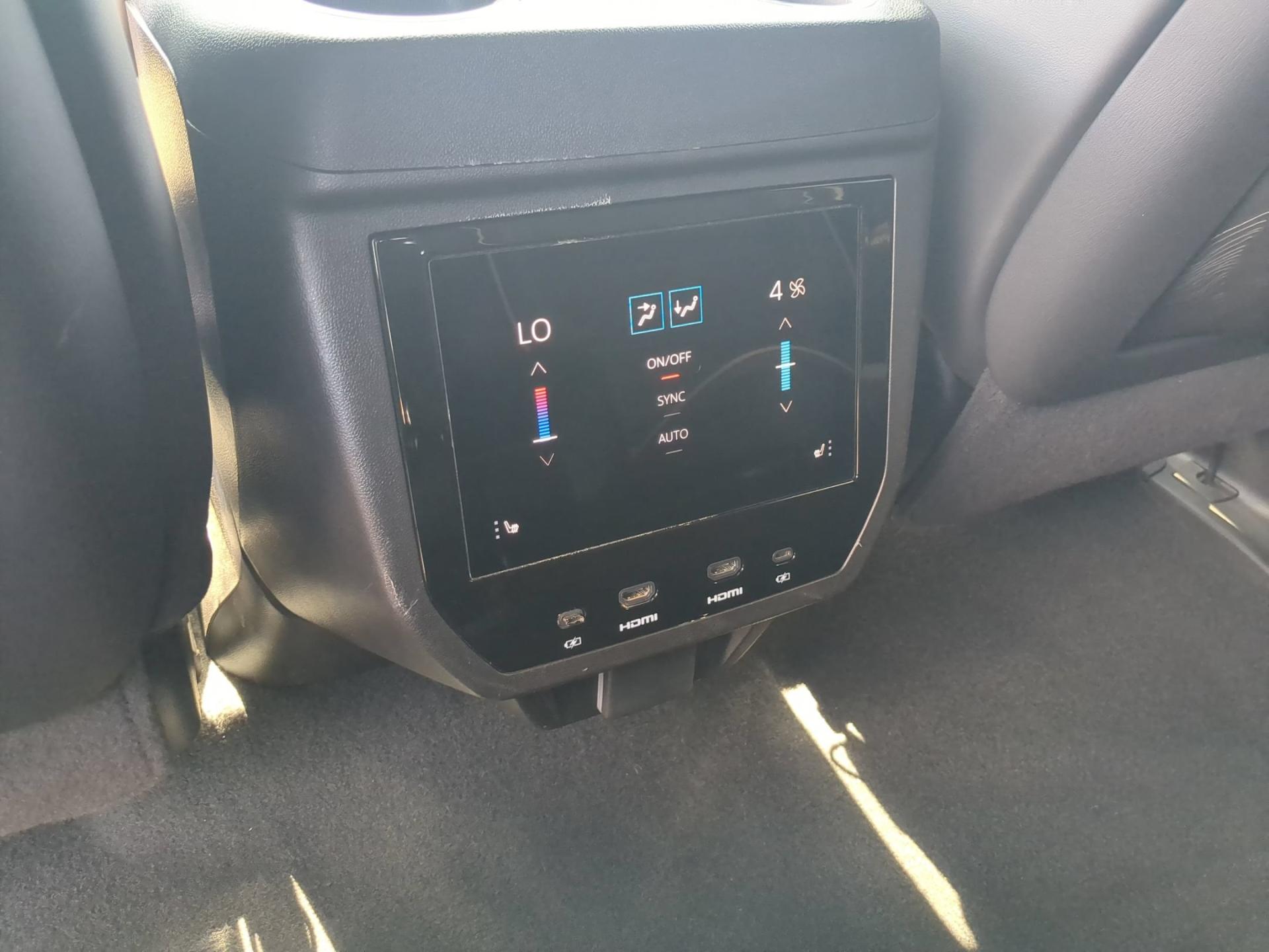 2025 GMC Yukon XL Denali Ultimate - Photo 20