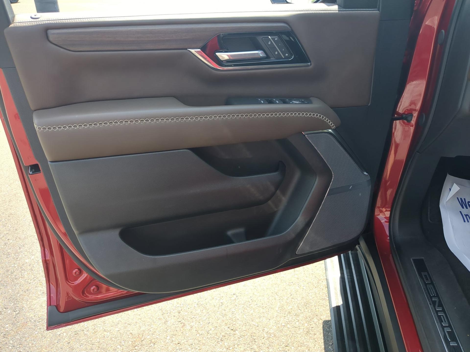 2025 GMC Yukon XL Denali Ultimate - Photo 21