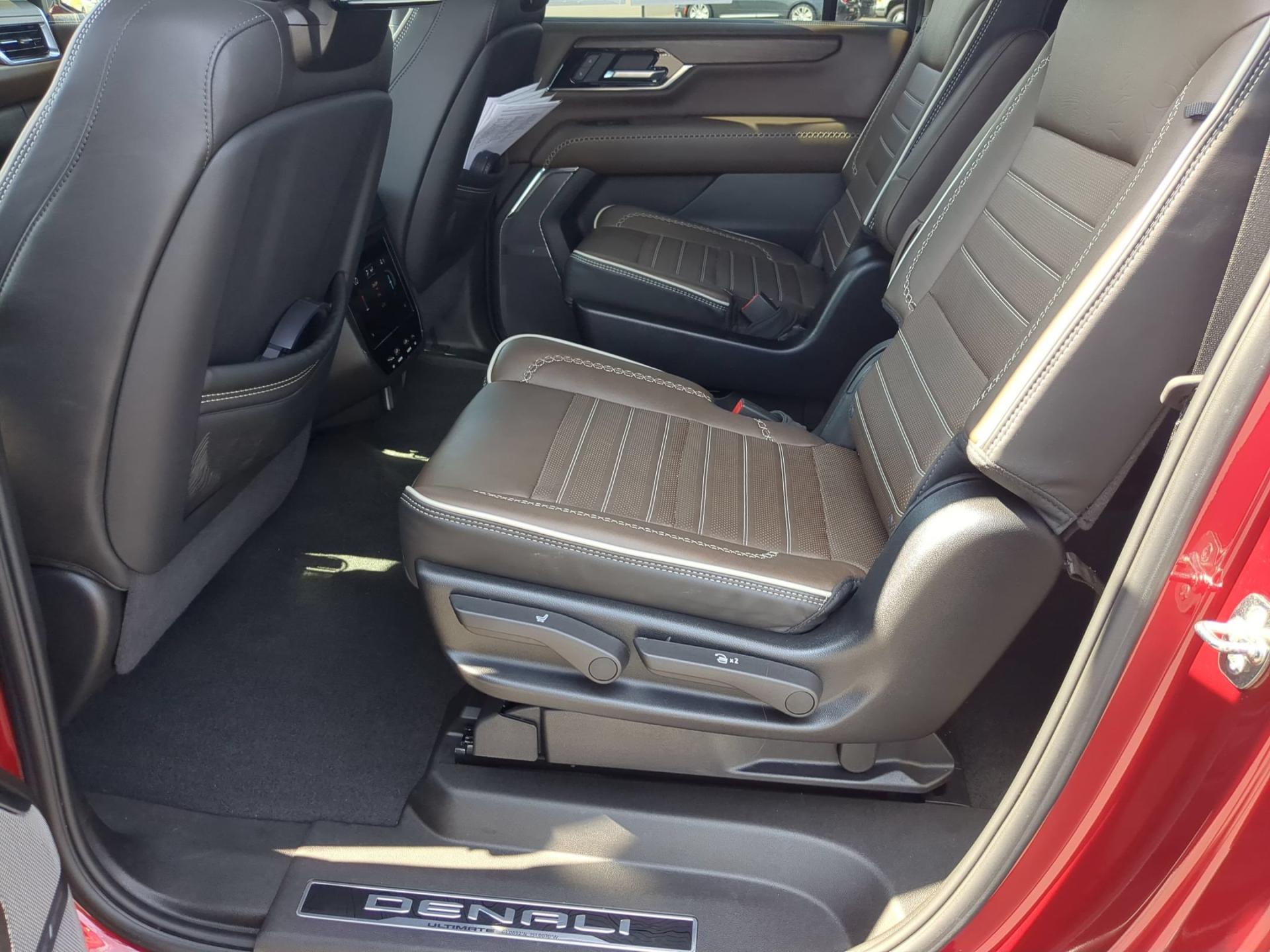 2025 GMC Yukon XL Denali Ultimate - Photo 24