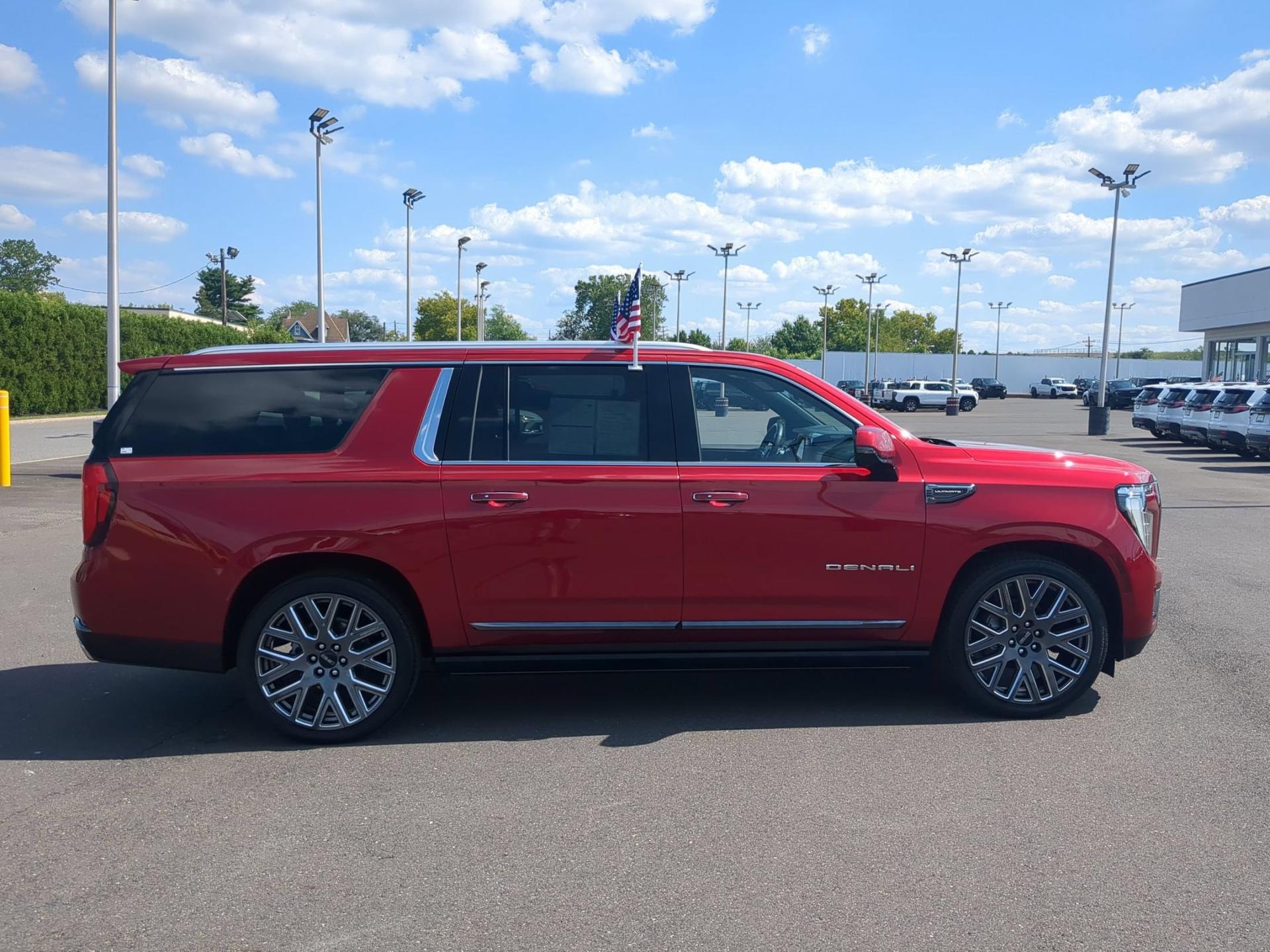 2025 GMC Yukon XL Denali Ultimate - Photo 8