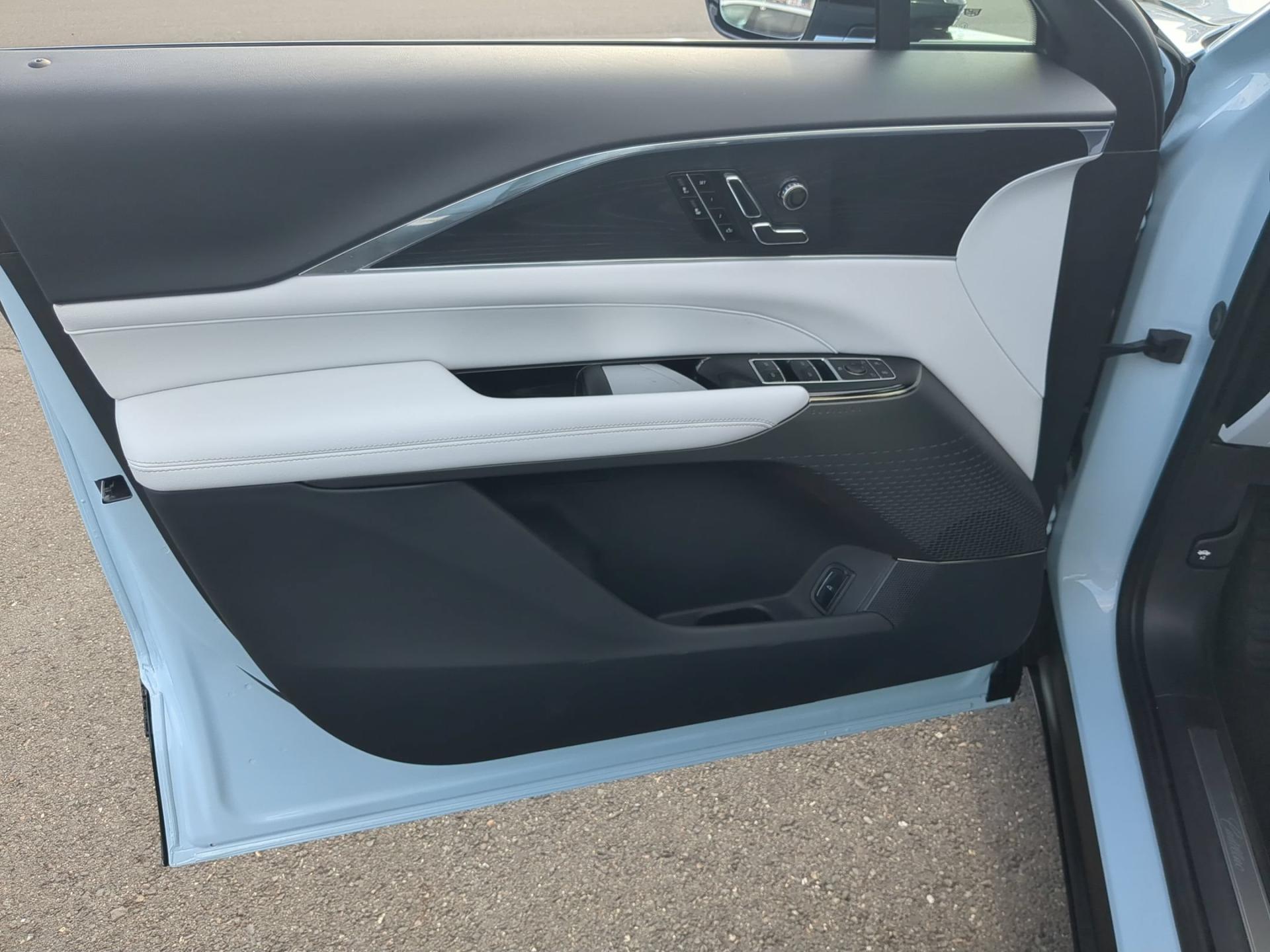 2024 Cadillac LYRIQ Luxury 1 - Photo 21