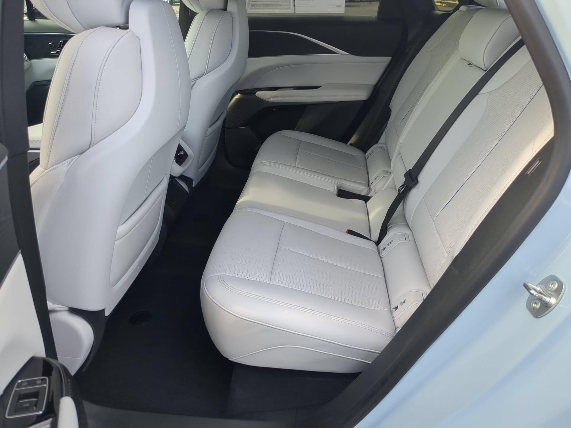 2024 Cadillac LYRIQ Luxury 1 - Photo 24
