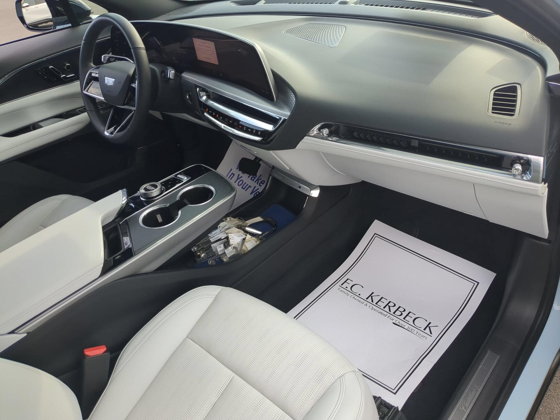 2024 Cadillac LYRIQ Luxury 1 - Photo 28