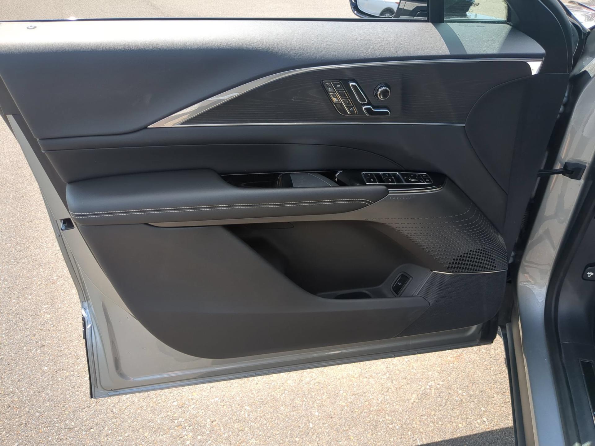 2024 Cadillac LYRIQ Luxury 1 - Photo 20