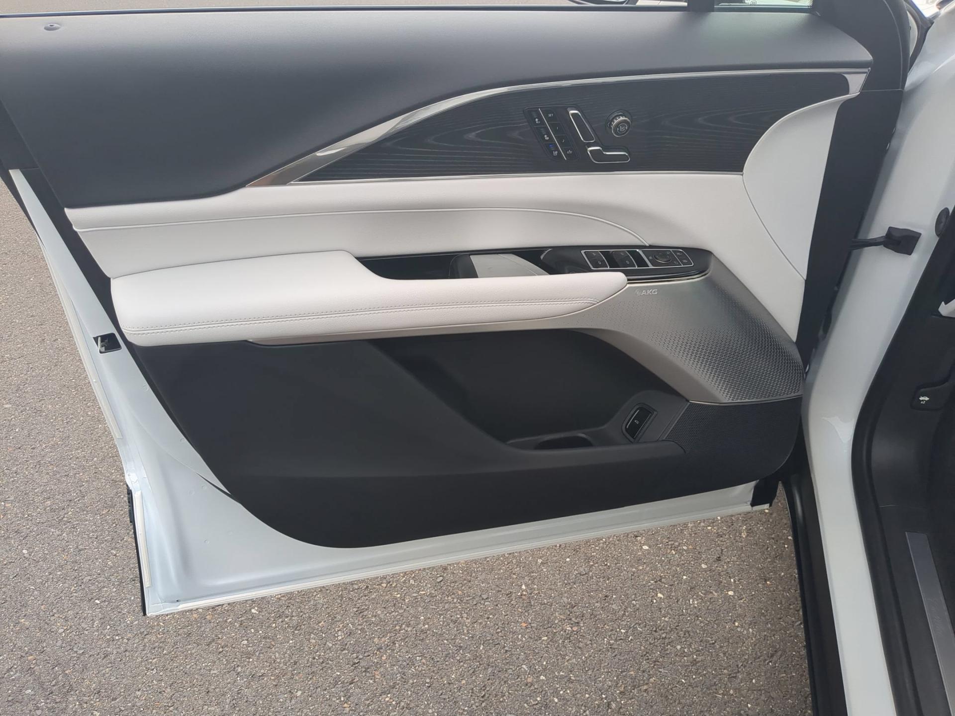 2024 Cadillac LYRIQ Luxury 2 - Photo 21