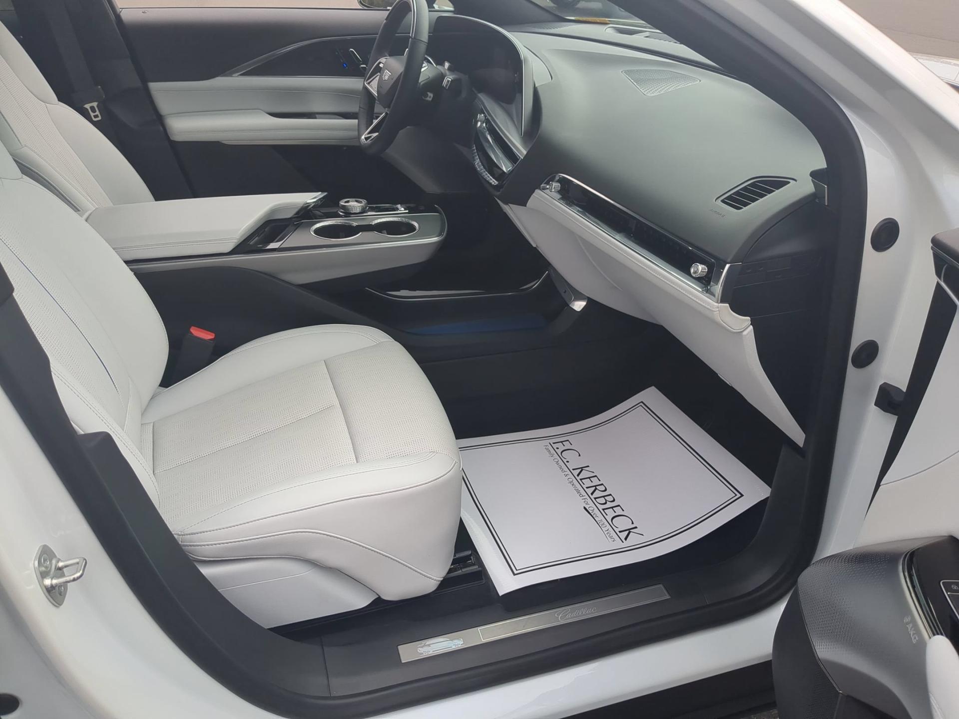 2024 Cadillac LYRIQ Luxury 2 - Photo 27