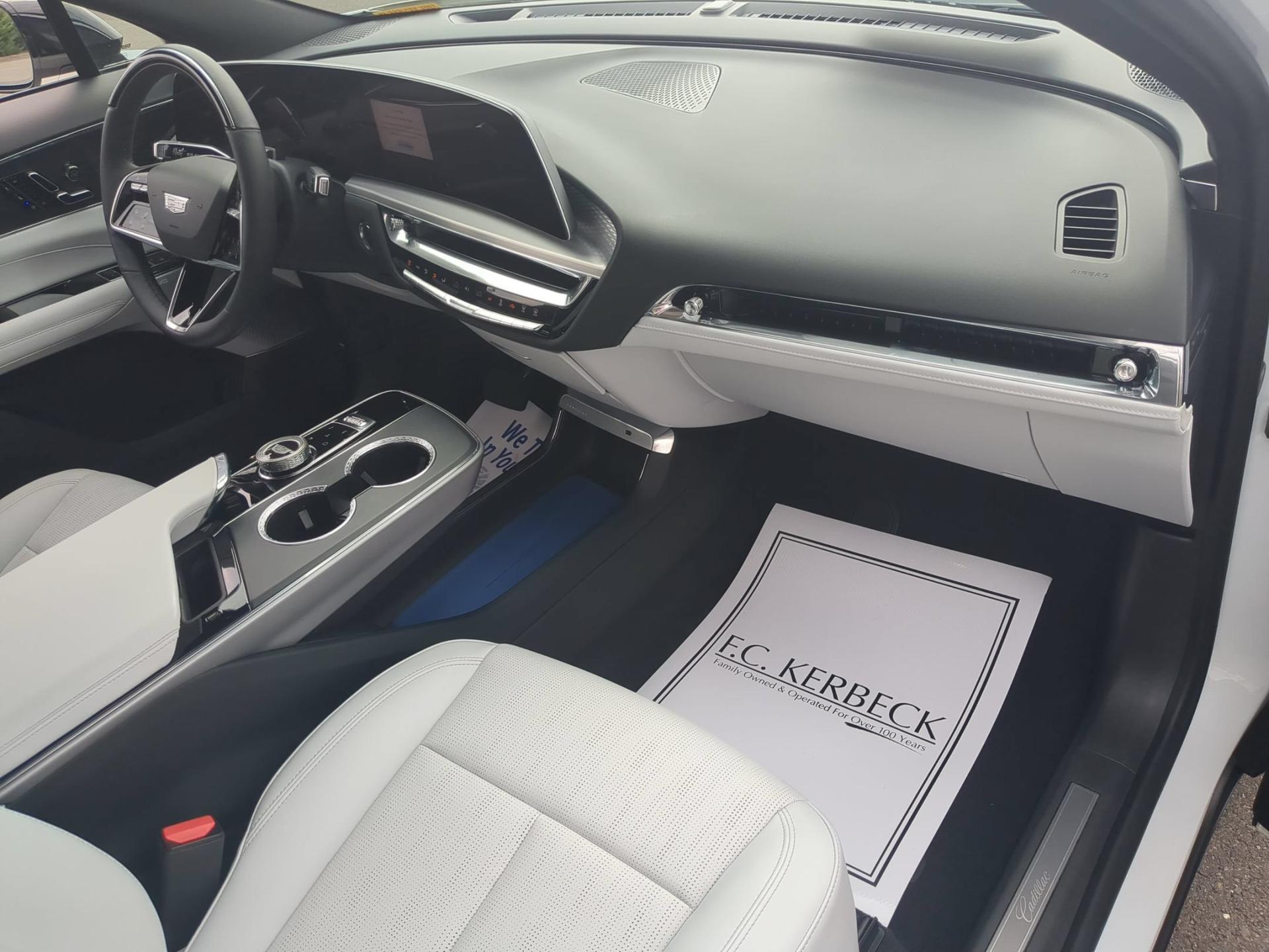 2024 Cadillac LYRIQ Luxury 2 - Photo 28
