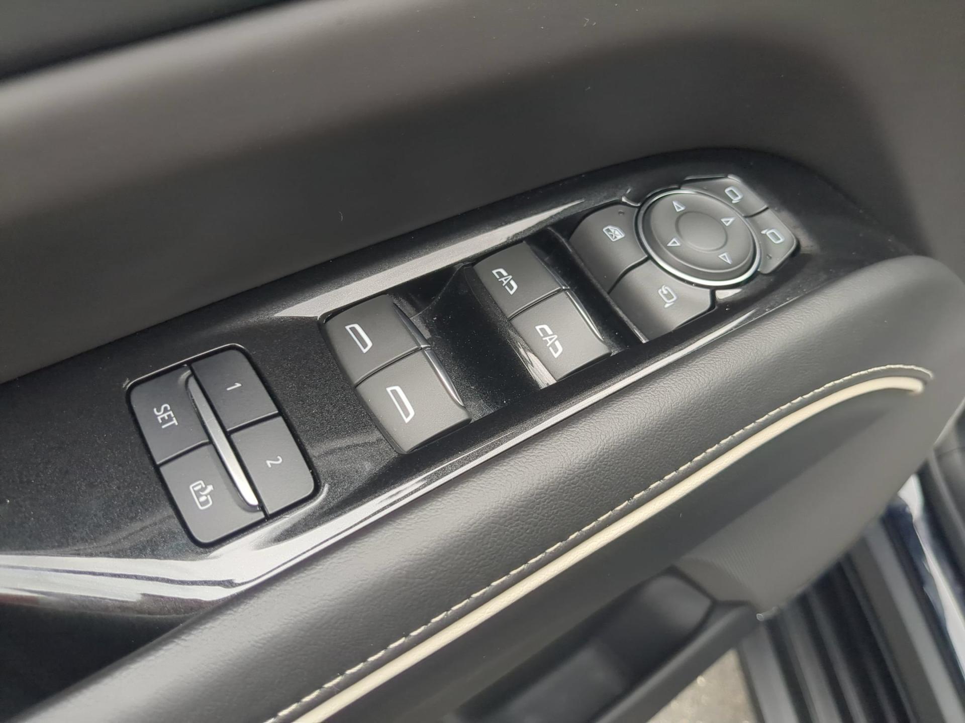 2023 Cadillac Escalade Premium Luxury Platinum - Photo 22